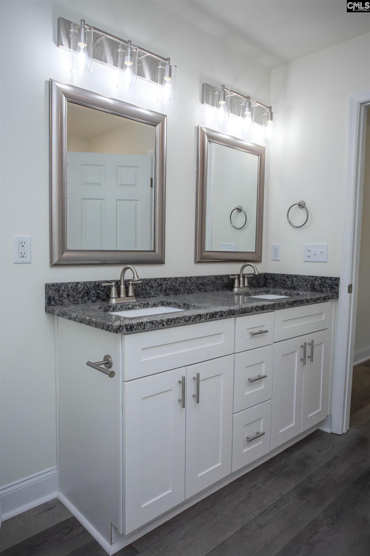 1535 E Lee Street  Photo 9