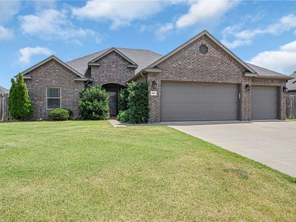 325 E Hayes Street , Pea Ridge, AR 72751