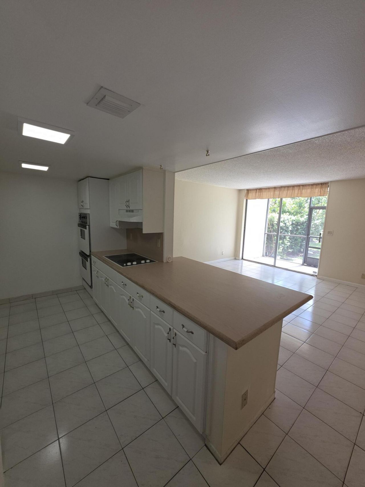 1001 Three Islands Boulevard, Unit 36, Hallandale Beach, FL 33009 Photo
