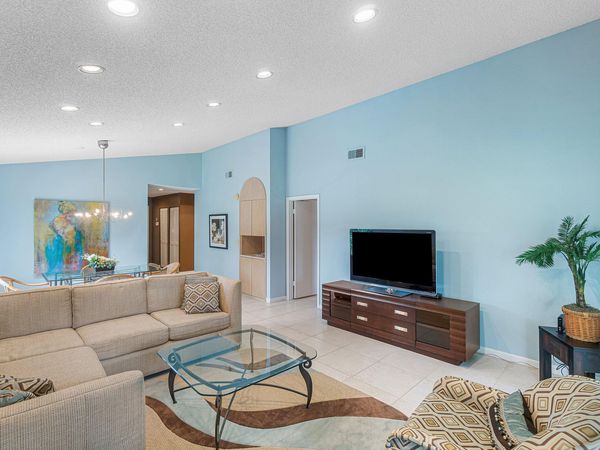 27 Stratford Lane W, Unit D, Boynton Beach, FL 33436