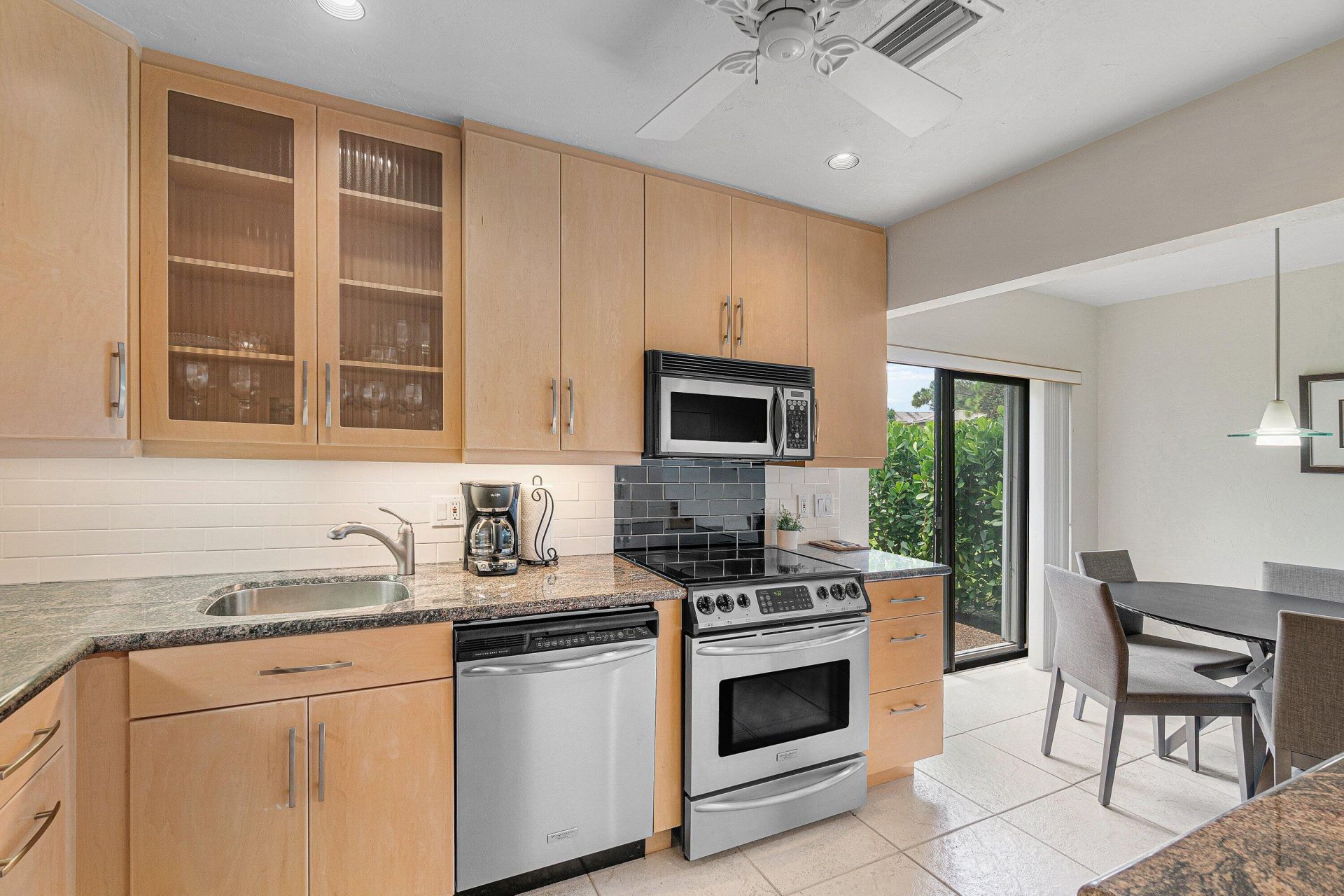 27 Stratford Lane W, Unit D, Boynton Beach, FL 33436 Photo