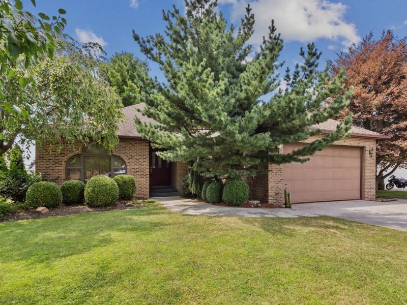 838 Bellaire Drive, Bellevue, OH 44811 Photo 2