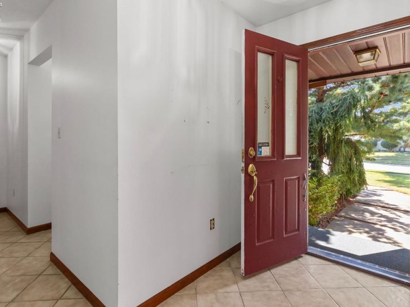 838 Bellaire Drive, Bellevue, OH 44811 Photo 4