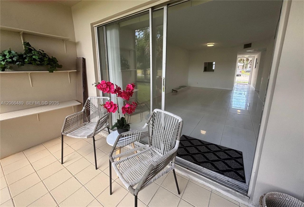 8060 Fairview Dr , Unit 101, Tamarac, FL 33321 Photo