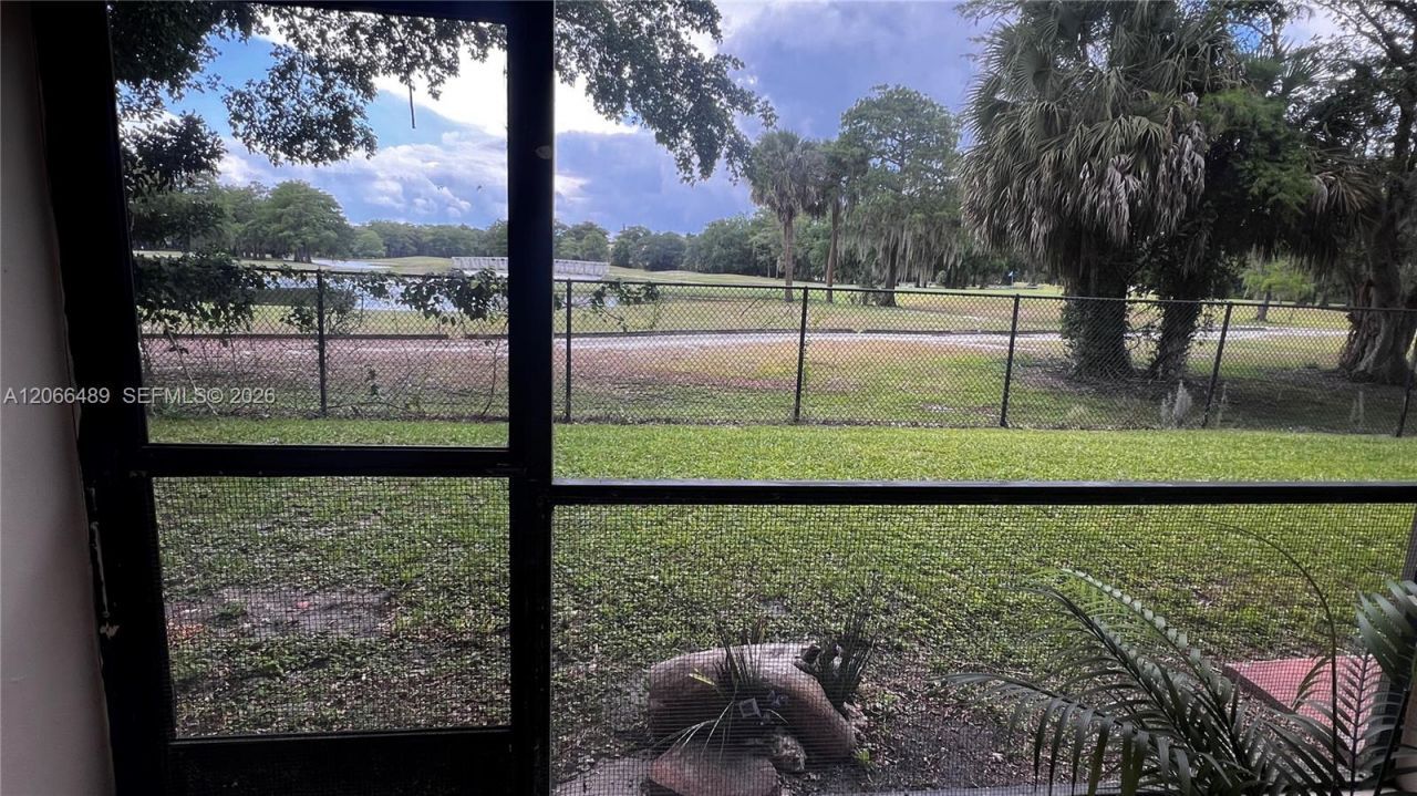 8060 Fairview Dr , Unit 101, Tamarac, FL 33321 Photo