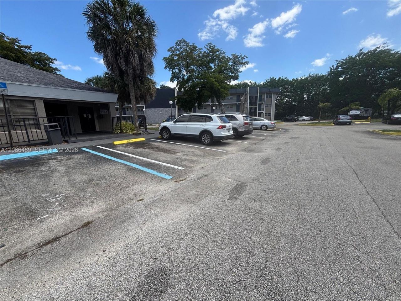 8060 Fairview Dr , Unit 101, Tamarac, FL 33321 Photo