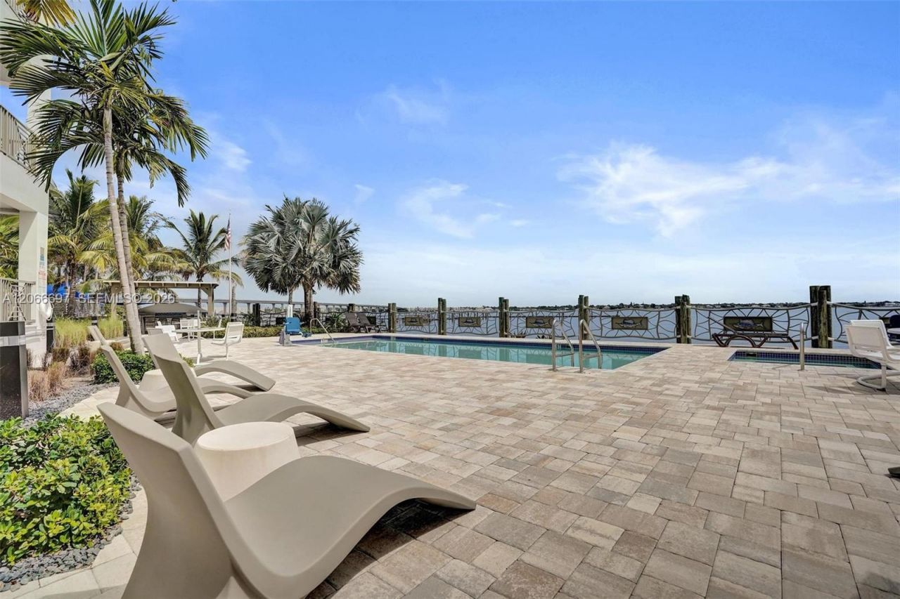 41 SW Seminole St, Unit #3-10, Stuart, FL 34994 Photo