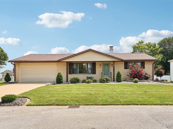 600 Roland Avenue, New Baden, IL 62265