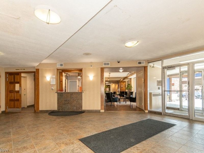 11850 Edgewater Drive, Unit 1002, Lakewood, OH 44107 Photo 4