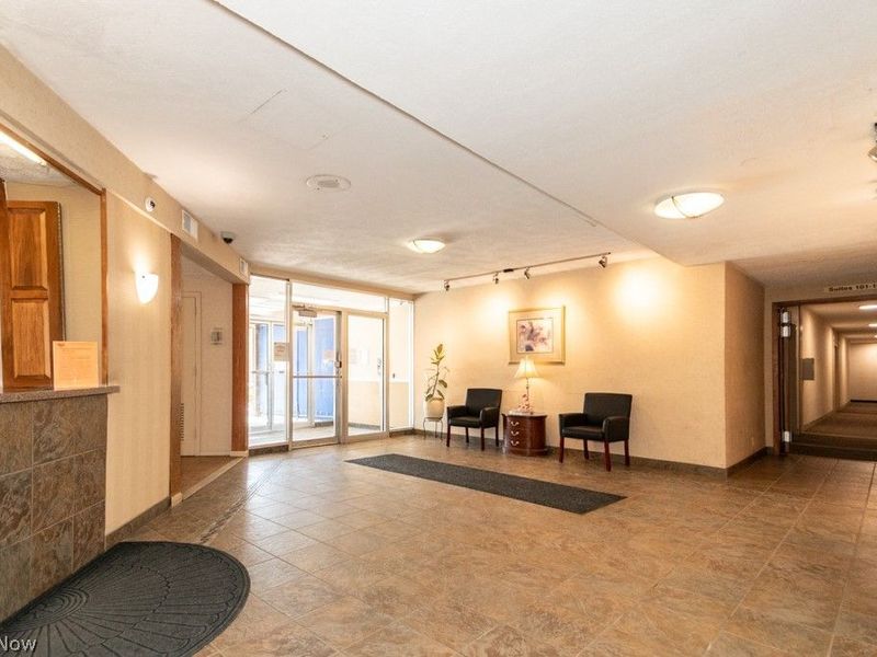 11850 Edgewater Drive, Unit 1002, Lakewood, OH 44107 Photo 5