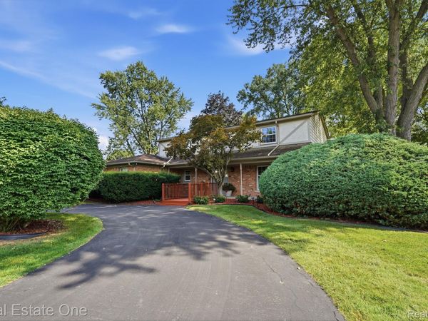 30752 Woodstream Court, Farmington Hills, Mi 48334