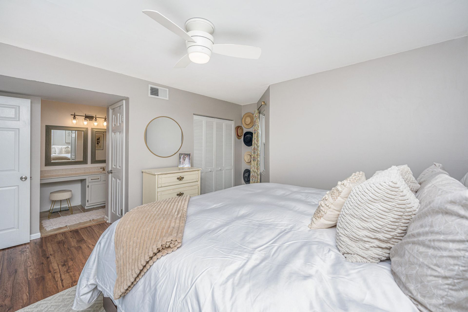 1054 Anna Knapp Boulevard Photo 12