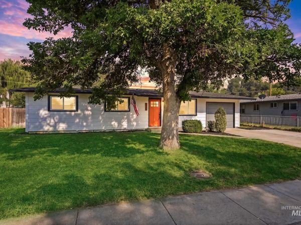 108 N Rowena St, Nampa, ID 83651