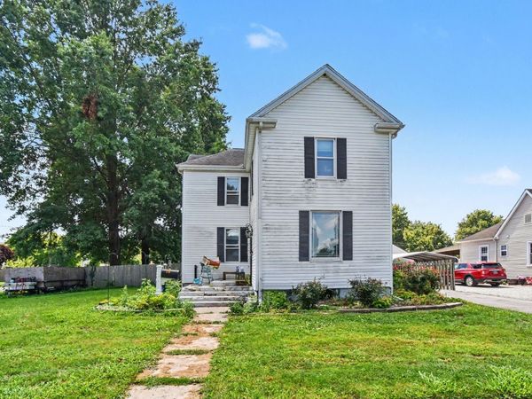500 W 1 Street, Mount Olive, IL 62069
