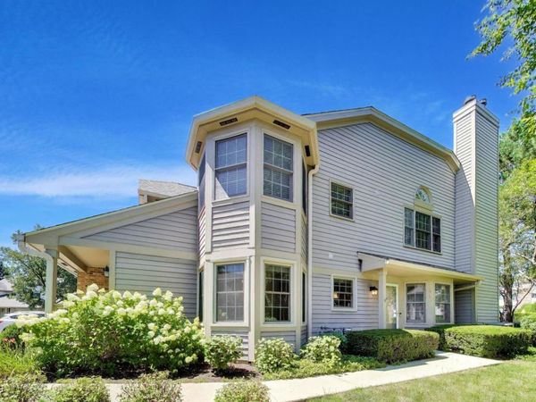 3278 N Carriageway Drive , Arlington Heights, IL 60004