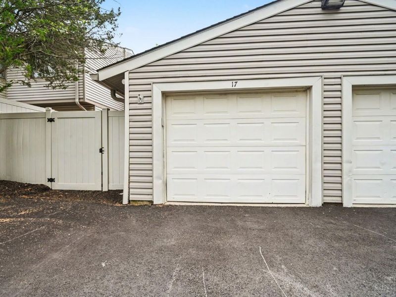 17 Woodview Court, Springdale, OH 45246 Photo 3