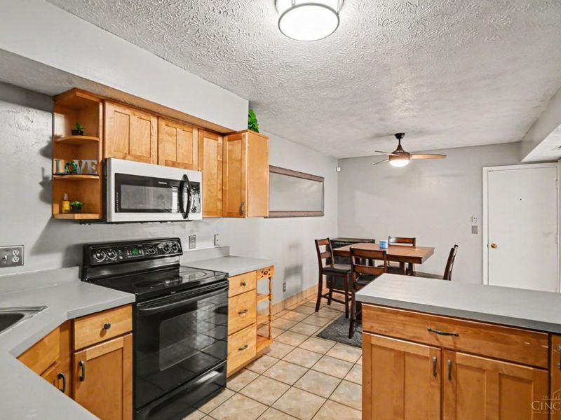 17 Woodview Court, Springdale, OH 45246 Photo 7