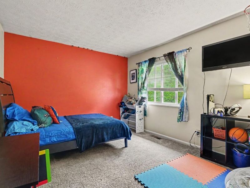 17 Woodview Court, Springdale, OH 45246 Photo 8