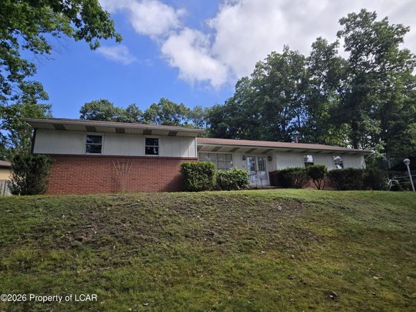 13 Mystic Drive, Mountain Top, PA 18707