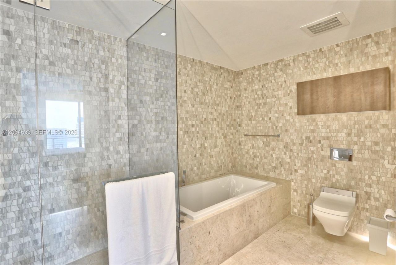 88 SW 7th St , Unit 3805, Miami, FL 33130 Photo