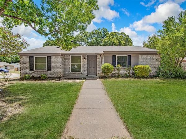 5001 Darrow Lane , Arlington, TX 76017