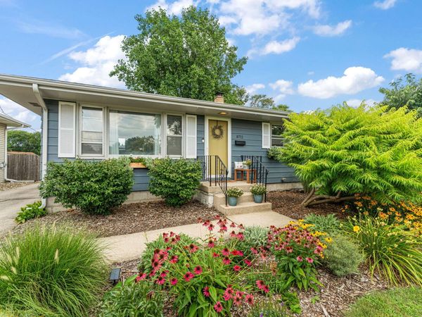 8711 Manor Avenue , Munster, IN 46321