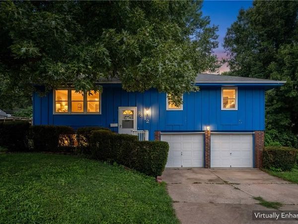 9812 Hillcrest Road, Kansas City, MO 64134