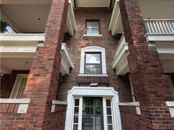 2734 Charlotte Street, Kansas City, MO 64109