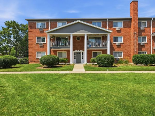 6 E Lillian Avenue , Unit 2B, Arlington Heights, IL 60004