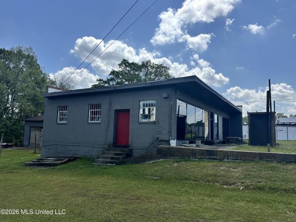 1101 S Broadway Street, McComb, MS 39648