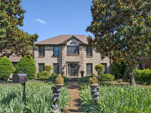 806 Greenbrier Dr , Murfreesboro, TN 37130