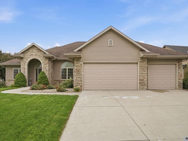 2439 emily Lane, Lincoln, NE 68512
