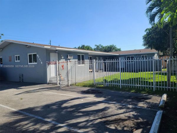 1864 NW 28th St , Miami, FL 33142