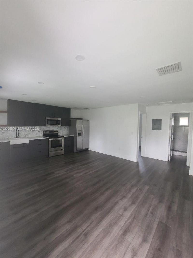 1864 NW 28th St , Miami, FL 33142 Photo