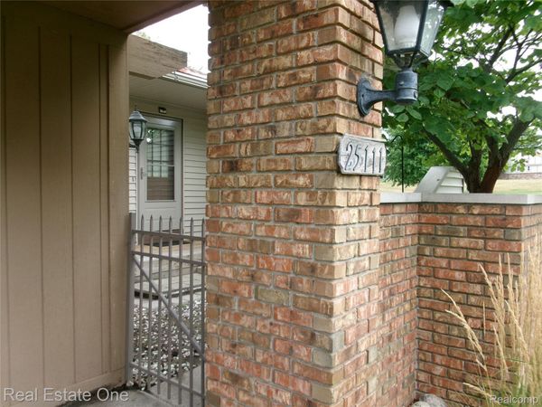 25111 Hamilton Court , Unit 6, South Lyon, Mi 48178