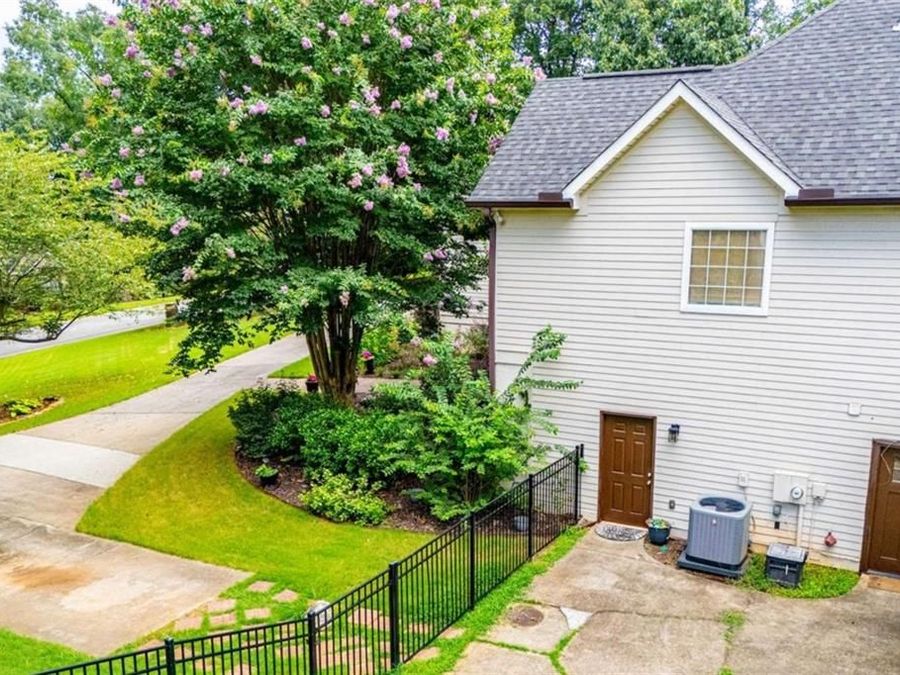 Property Image 100