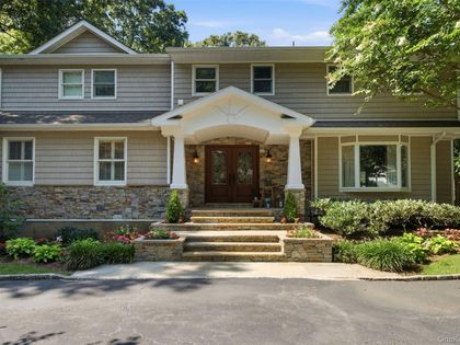 8 Clayton Drive Dix Hills, NY 11746