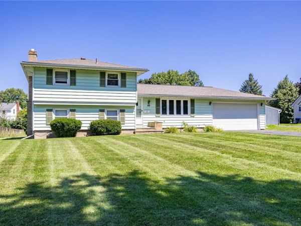 90 Oakbend Lane, Rochester, NY 14617