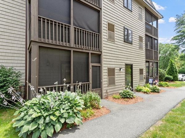 10 Village Ln, Unit 4, Tyngsborough, MA 01879