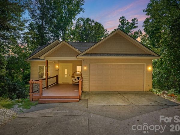 28 Greenbriar Road , Black Mountain, NC 28711