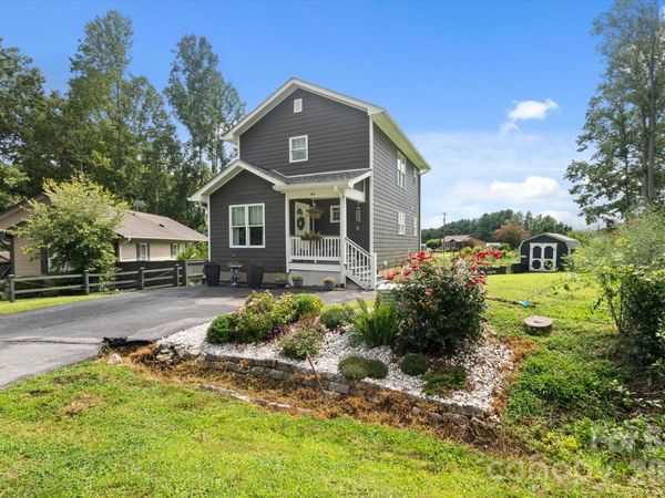 100 Victoria Springs Drive , Flat Rock, NC 28731
