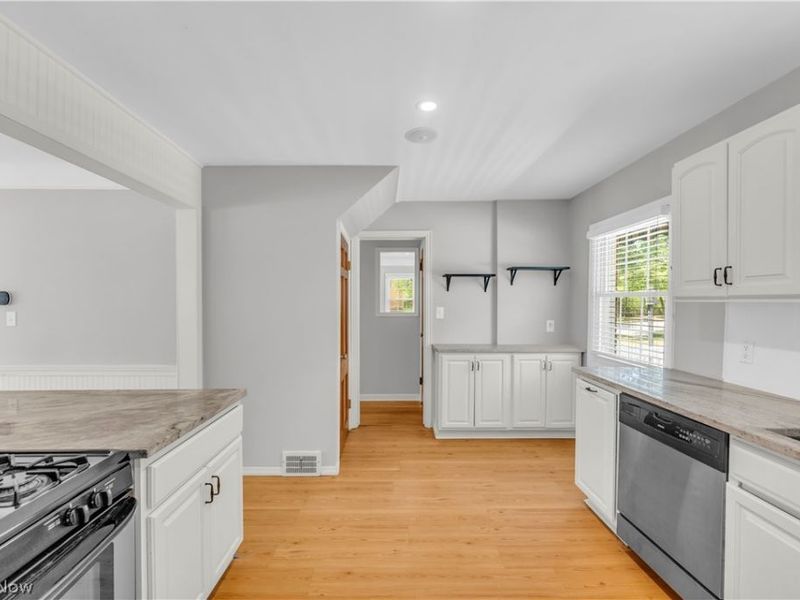 4089 Washington Boulevard, University Heights, OH 44118 Photo 9