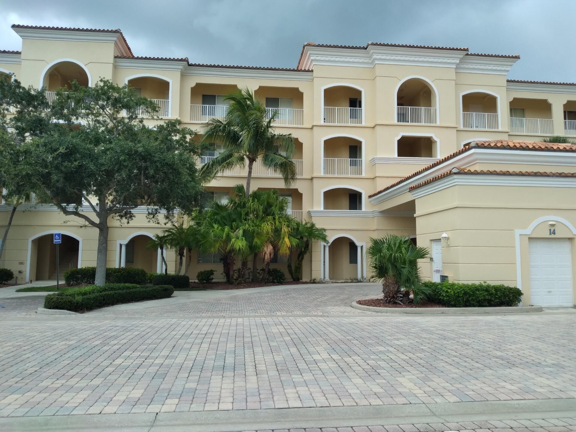 14 Harbour Isle Drive W, Unit 301, Fort Pierce, FL 34949 Photo