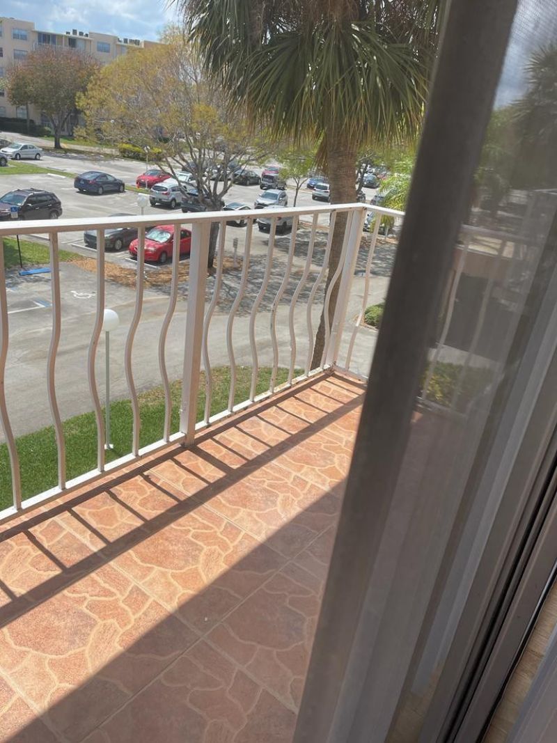 480 Executive Center Drive, Unit 3H, West Palm Beach, FL 33401 Photo