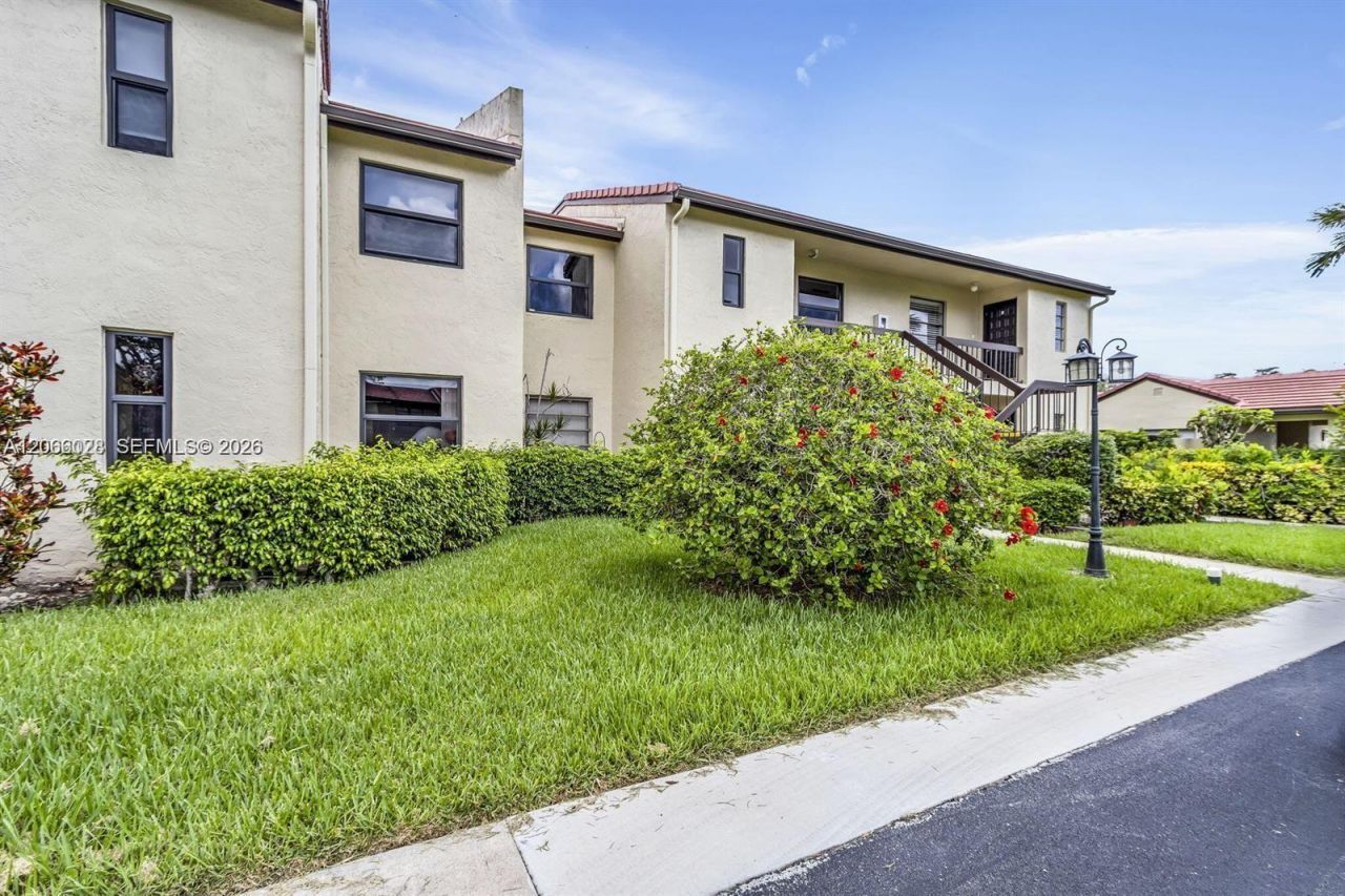 8535 Casa Del Lago , Unit F, Boca Raton, FL 33433 Photo