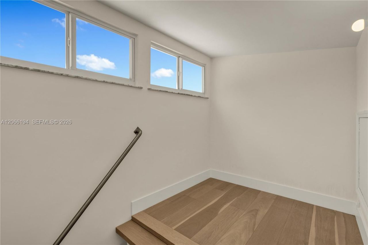 6011 N Bayshore Dr, Unit 10, Miami, FL 33137 Photo