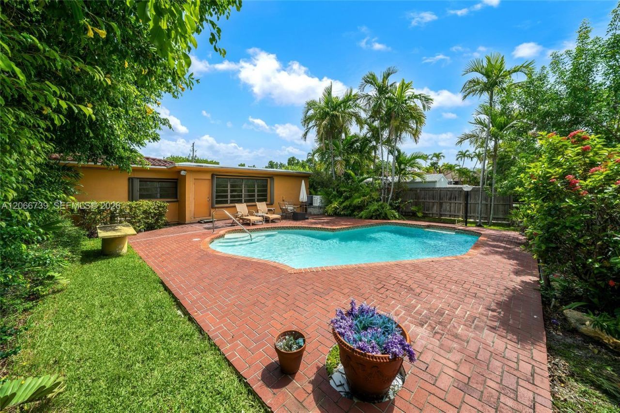 1860 Cleveland Rd, Miami Beach, FL 33141 Photo
