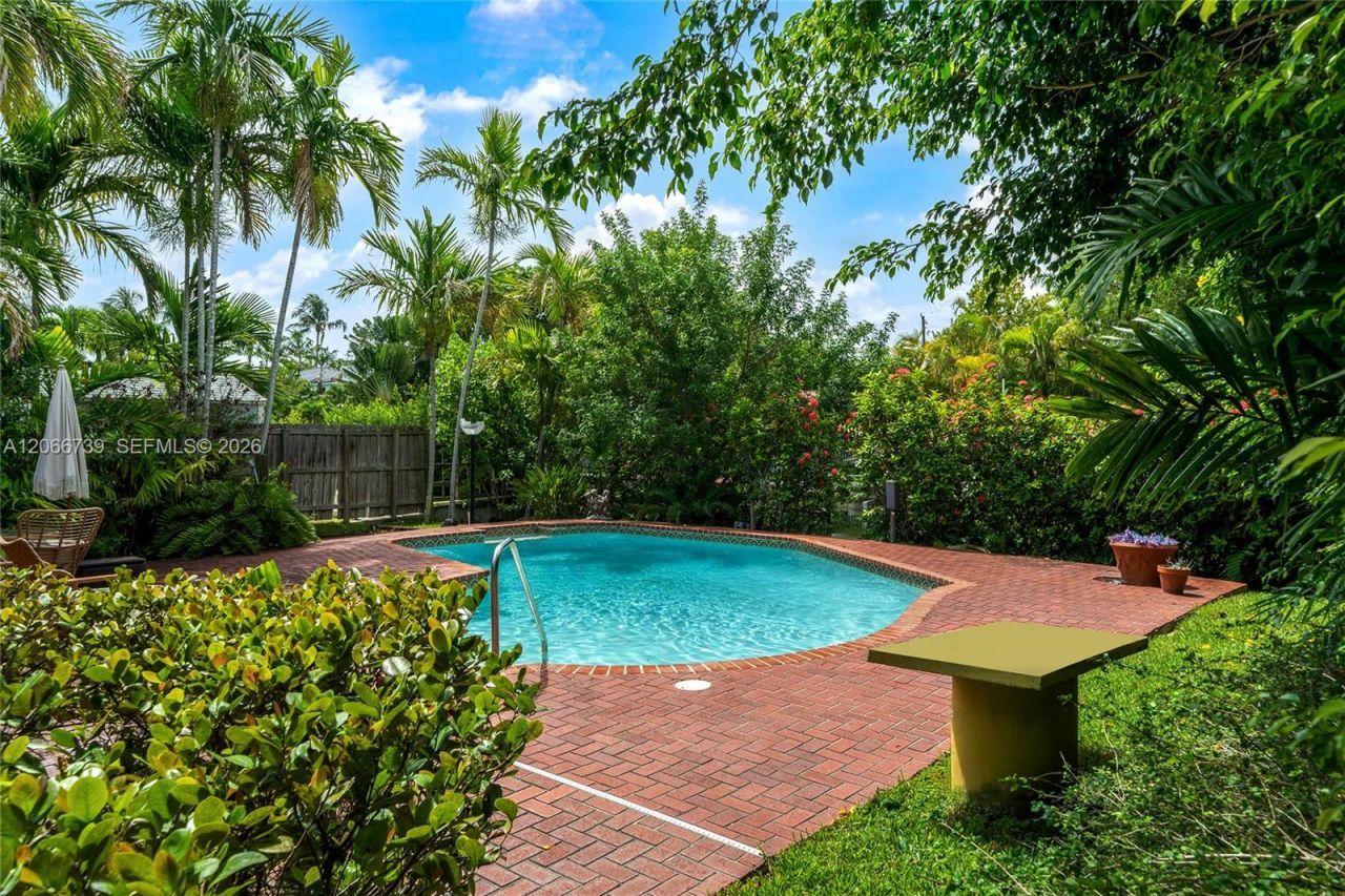 1860 Cleveland Rd , Miami Beach, FL 33141 Photo