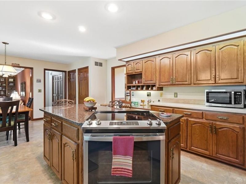 2340 Rockingham Drive, Troy, OH 45373 Photo 23
