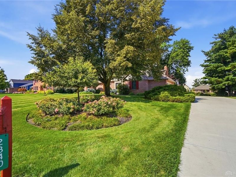 2340 Rockingham Drive, Troy, OH 45373 Photo 3